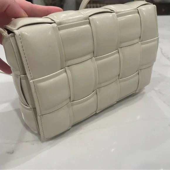 Amazon braided/woven cream crossbody purse - Picture 8 of 14